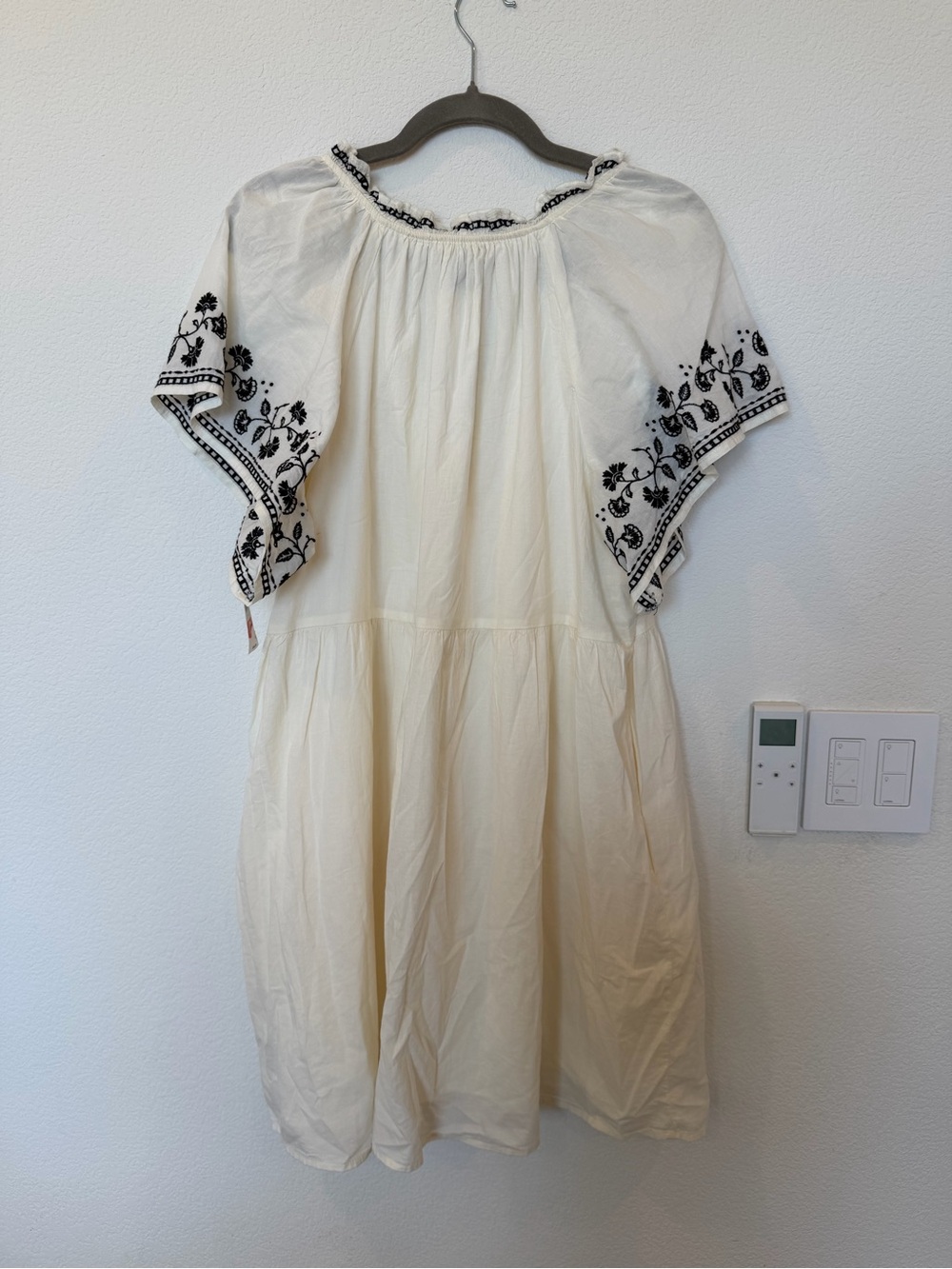 NWT - Old Navy Embroidered Trim Cream Dress - Picture 4 of 4